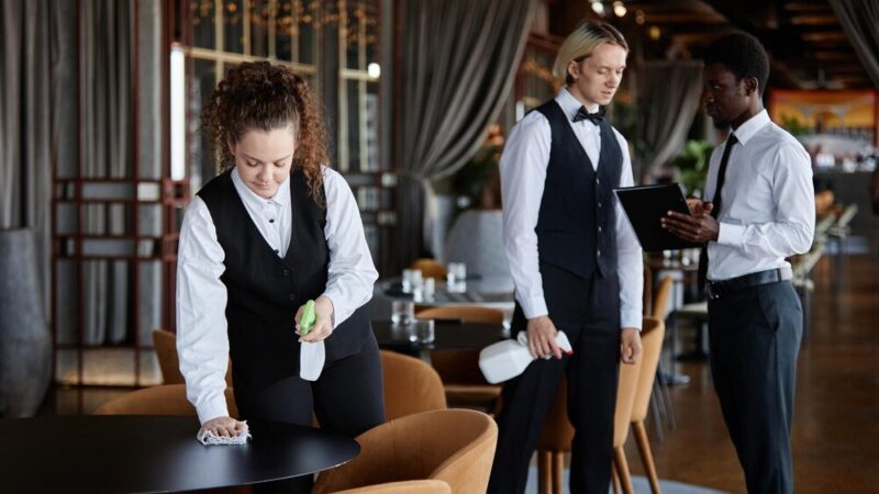 Odliczenie VAT od usług hotelowych – kiedy jest możliwe i jak skorzystać?