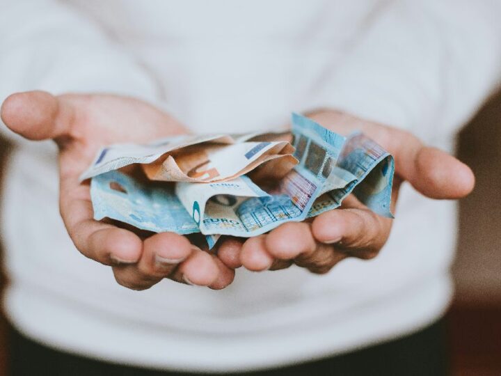 Firma pożyczkowa – jak ją zweryfikować i wybrać korzystną ofertę?