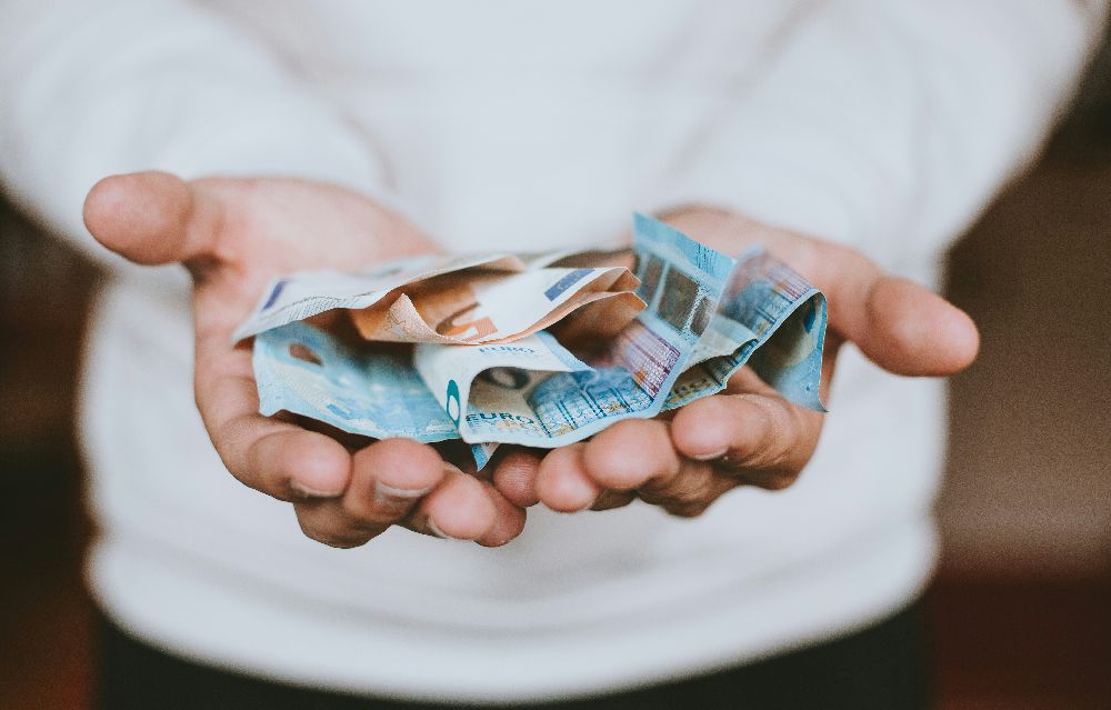 Firma pożyczkowa – jak ją zweryfikować i wybrać korzystną ofertę?