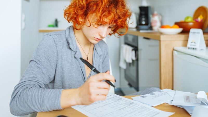 Czy świadczenie pielęgnacyjne wlicza się do lat pracy? Wyjaśnienie przepisów