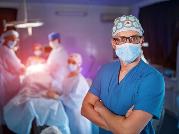 Ile zarabia neurochirurg – wynagrodzenia w Polsce i za granicą