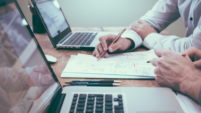 Asset management – czym jest i jak działa w praktyce?
